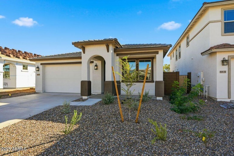 8827 W PASADENA Avenue - Ready Now!