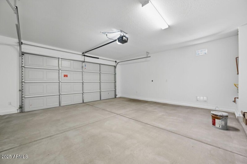 8827 W PASADENA Avenue - Ready Now!