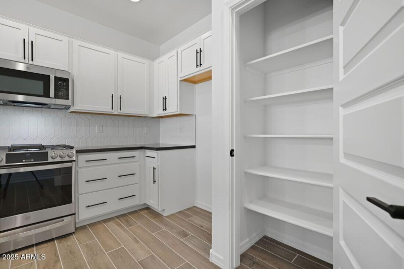 8827 W PASADENA Avenue - Ready Now!