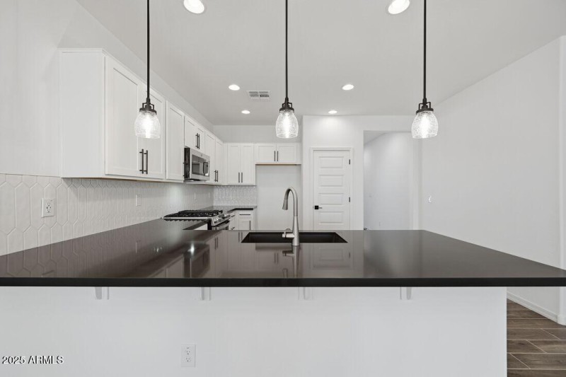 8827 W PASADENA Avenue - Ready Now!