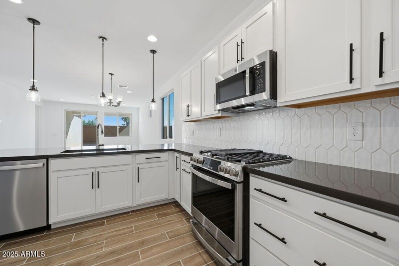 8827 W PASADENA Avenue - Ready Now!