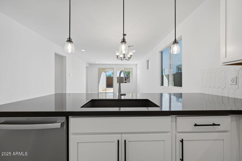 8827 W PASADENA Avenue - Ready Now!