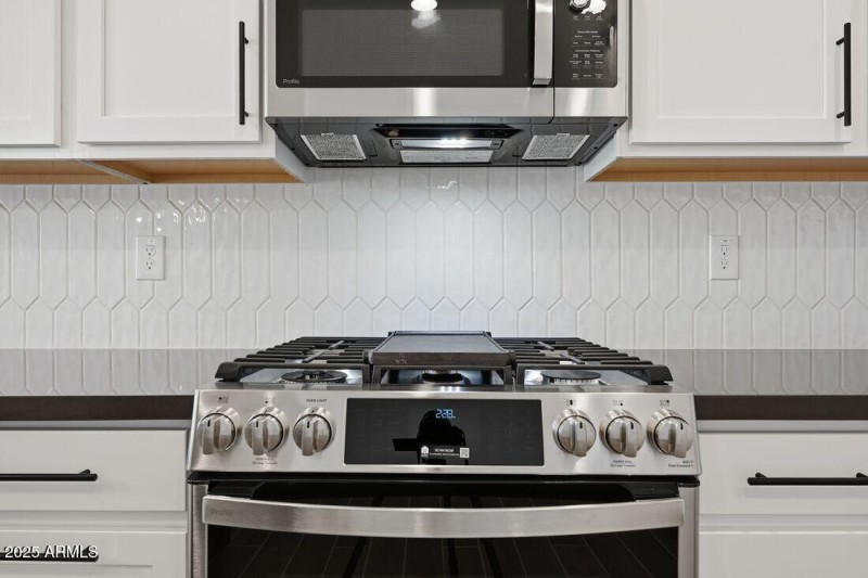 8827 W PASADENA Avenue - Ready Now!