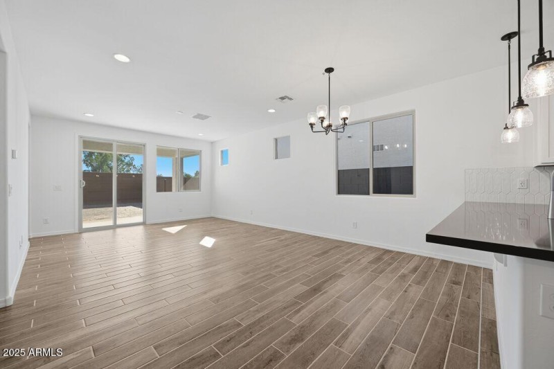 8827 W PASADENA Avenue - Ready Now!