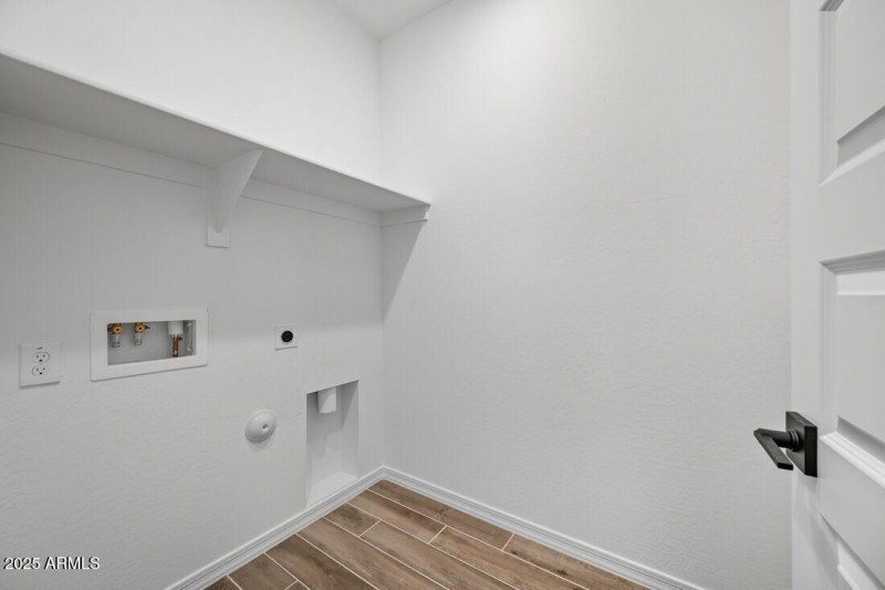 8827 W PASADENA Avenue - Ready Now!