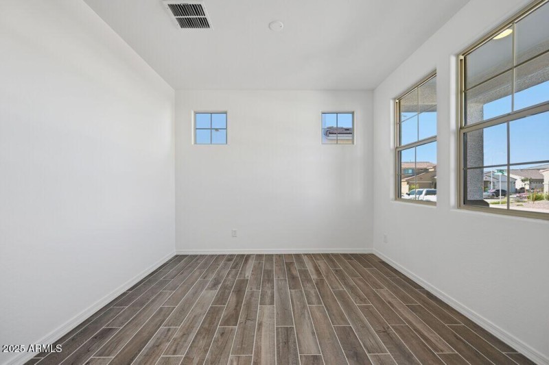 8827 W PASADENA Avenue - Ready Now!