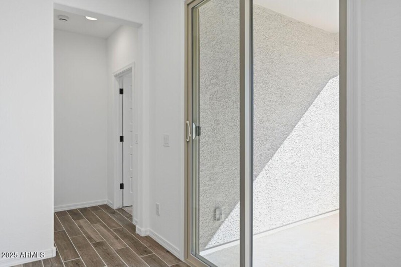 8827 W PASADENA Avenue - Ready Now!