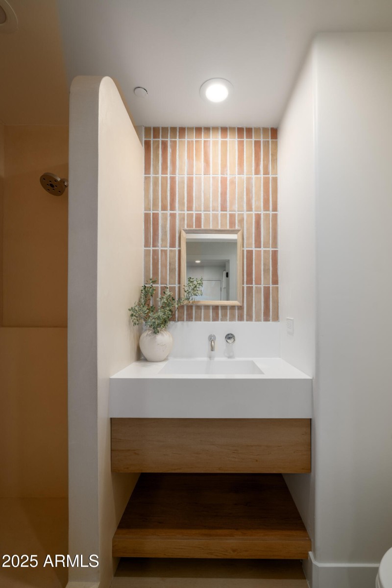 Downstairs full bathroom