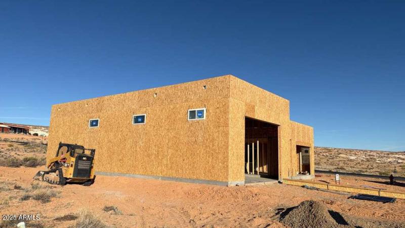 142 Dunn Dr Window Stage