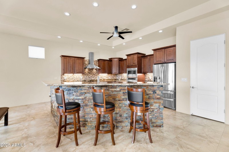 Breakfast Bar and Dining Nook
