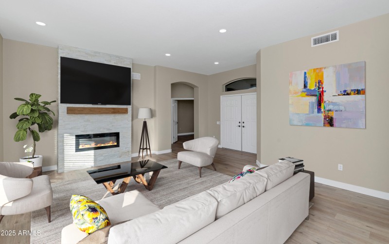 4-VRK 22110 N Lobo Ln-print-005-008 Grea