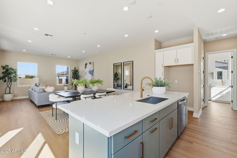 Kitchen W Island Seating