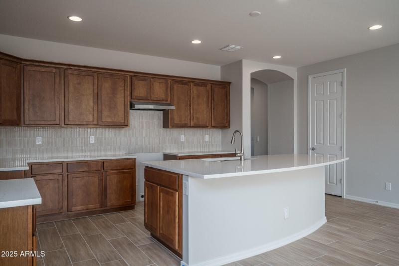 4) KITCHEN