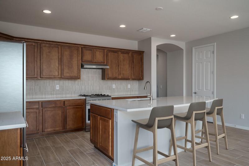 4VS) KITCHEN