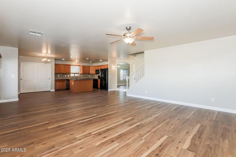 6-photo-Living-Room-bc3a1af3-60d9-45ae-a