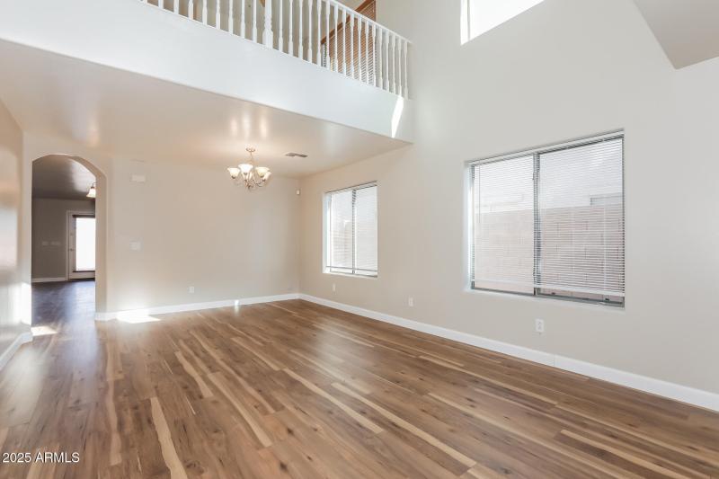 9-photo-Family-Room-e679b312-4dcf-459d-a