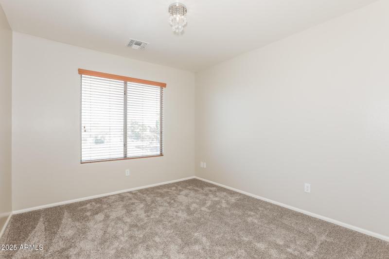 13-photo-Bedroom-d1e41958-bfc7-425a-898c