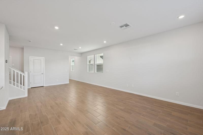 6-web-or-mls-W Jessie Ln-S0611-006