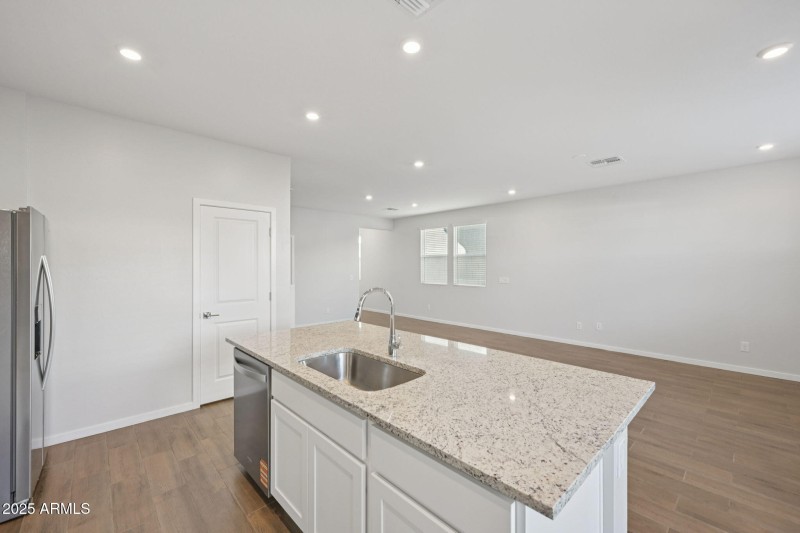 13-web-or-mls-W Jessie Ln-S0611-013