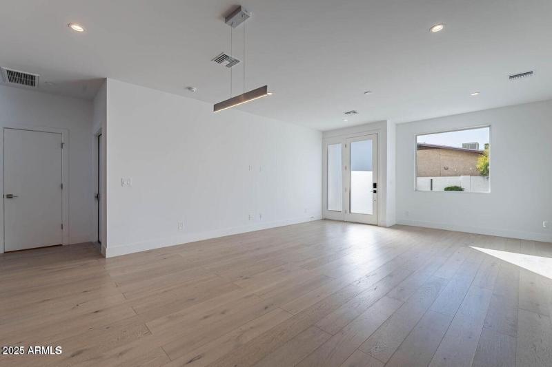 2130 Turney Pic 4 - Living Dining