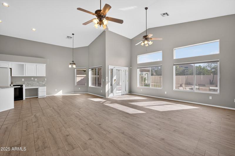 Kitchen/ Living Room