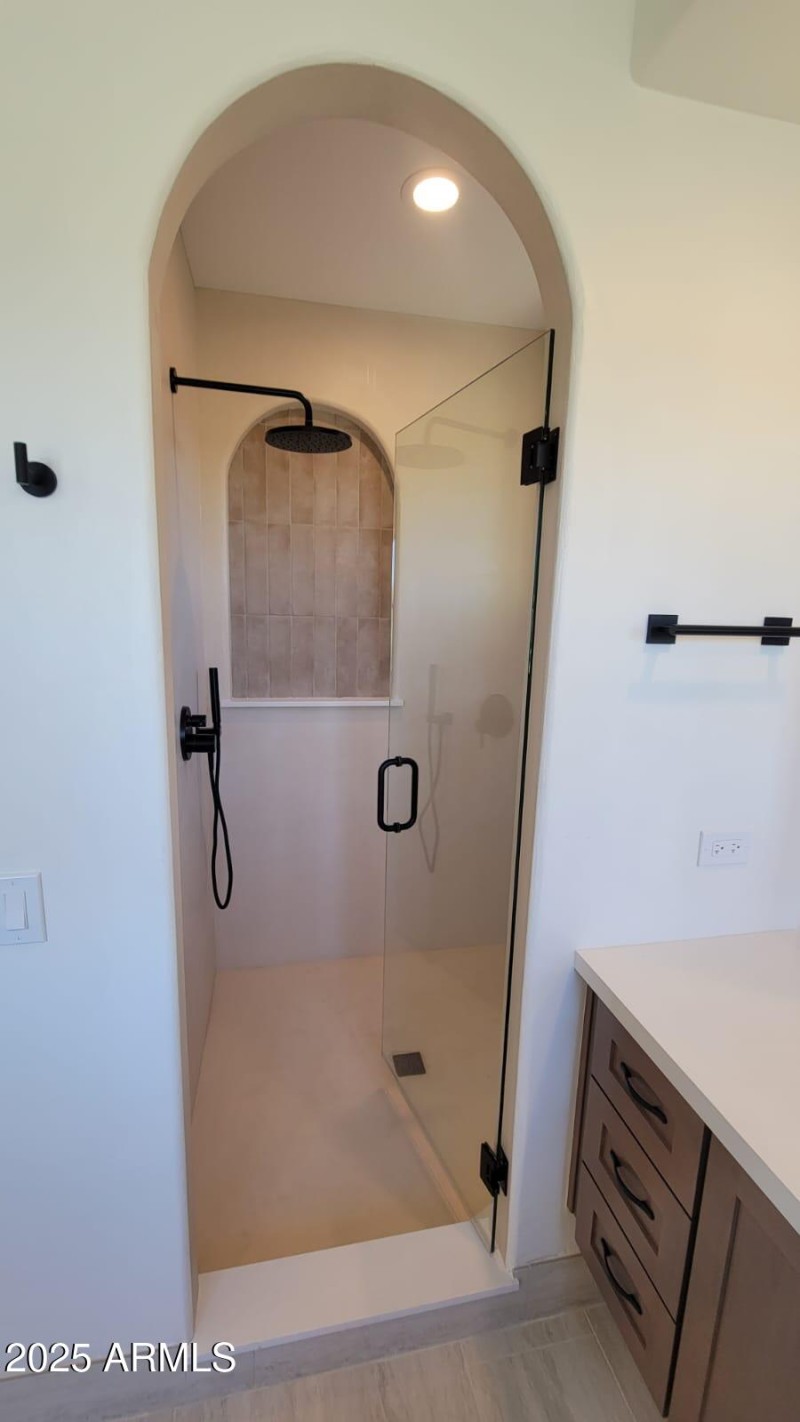 Primary concretta shower