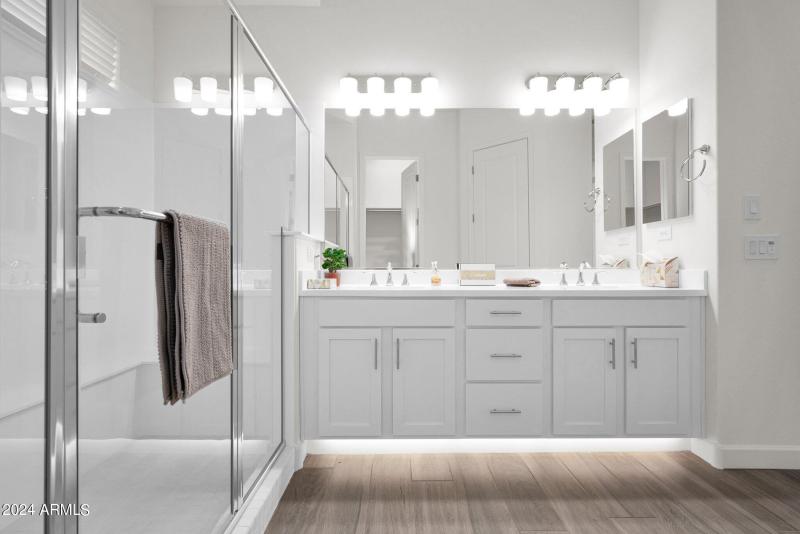 King En Suite Bath