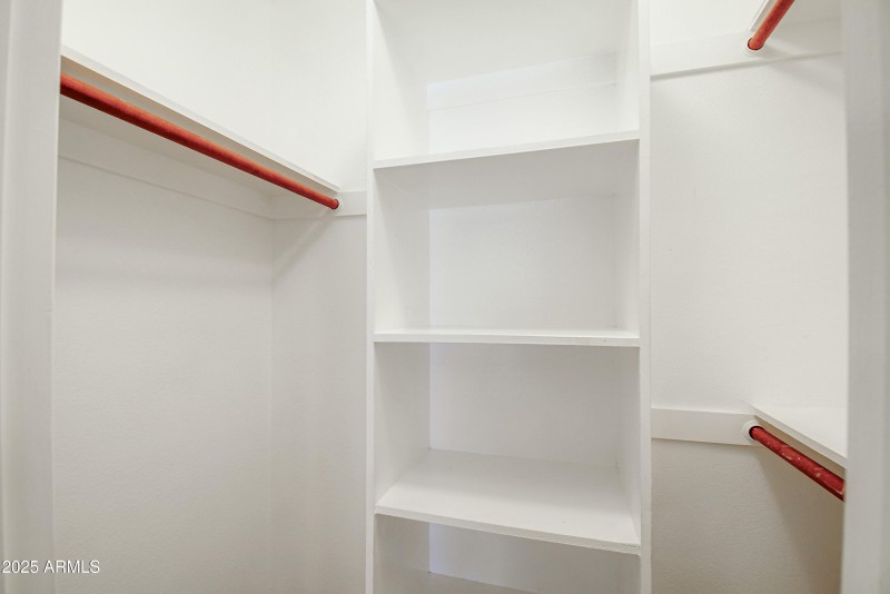 Bed 3 Walk In Closet