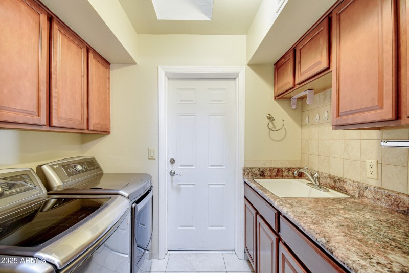 Inside Laundry w Sink