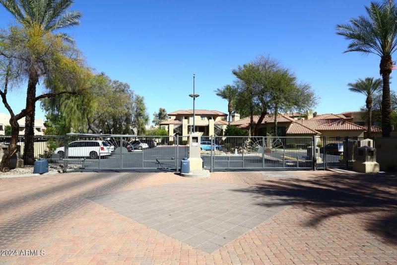 Tuscany Villas-Gated Entry