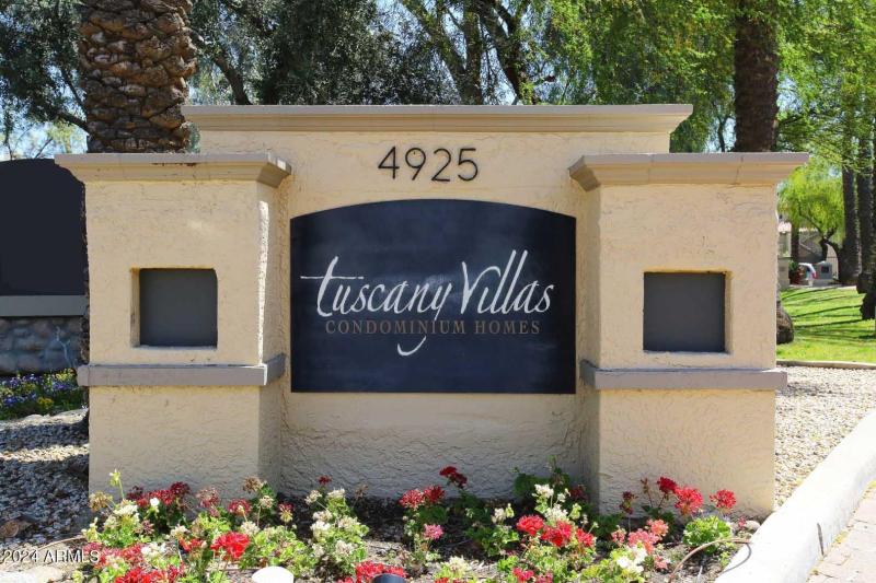 Tuscany Villas-Sign