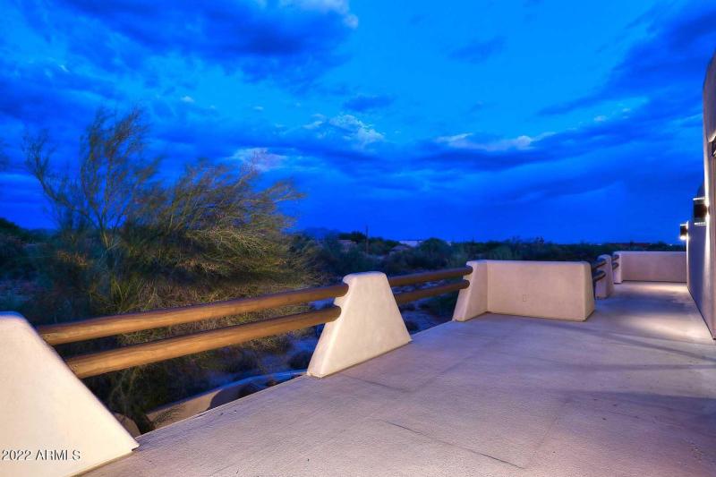 Night-Expansive Balcony
