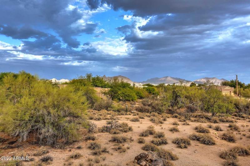 Expansive Balcony-Mountain View