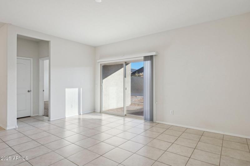 12-web-or-mls-5003-e-smoky-quartz-rd