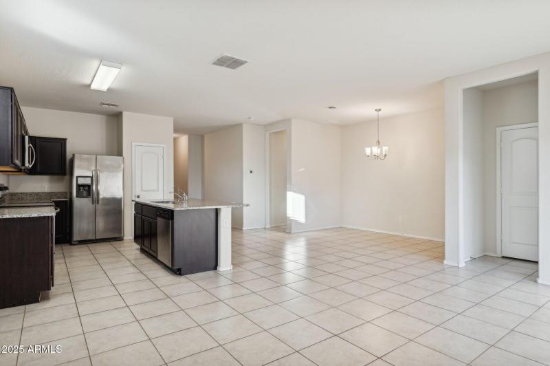 13-web-or-mls-5003-e-smoky-quartz-rd