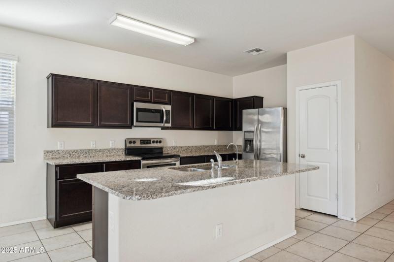 17-web-or-mls-5003-e-smoky-quartz-rd