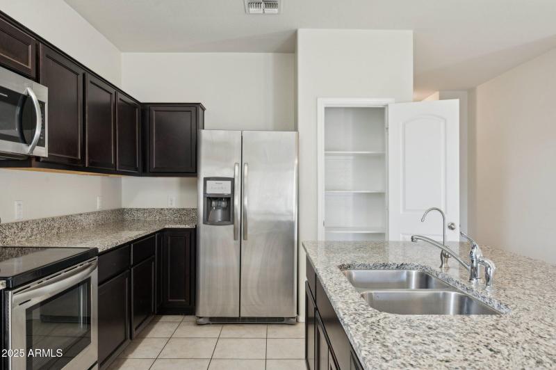 19-web-or-mls-5003-e-smoky-quartz-rd