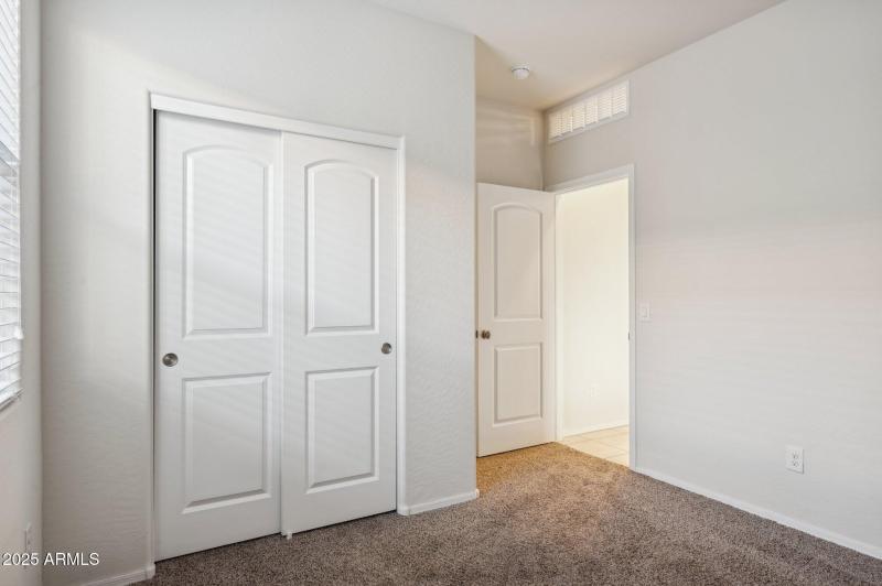 28-web-or-mls-5003-e-smoky-quartz-rd