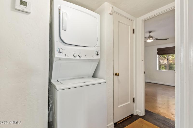 Stacked washer/dryer