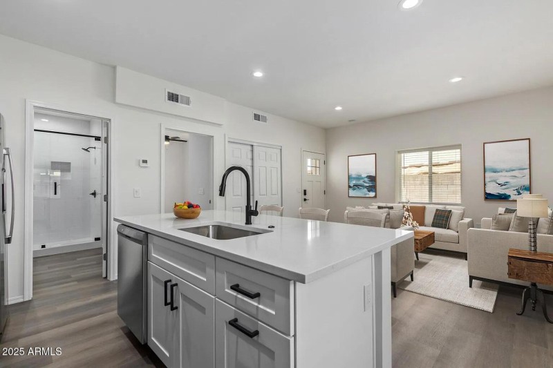 f563a6e487022b131ec05c0ddf05a23a-uncropp