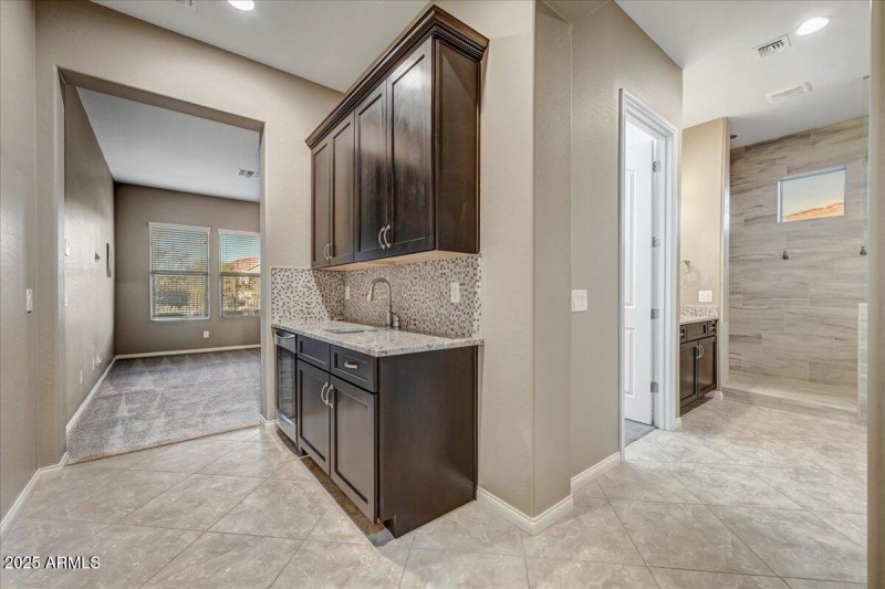 16-Primary Suite Entry