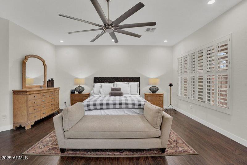 024_29-web-or-mls-2209_leo_place-27_227