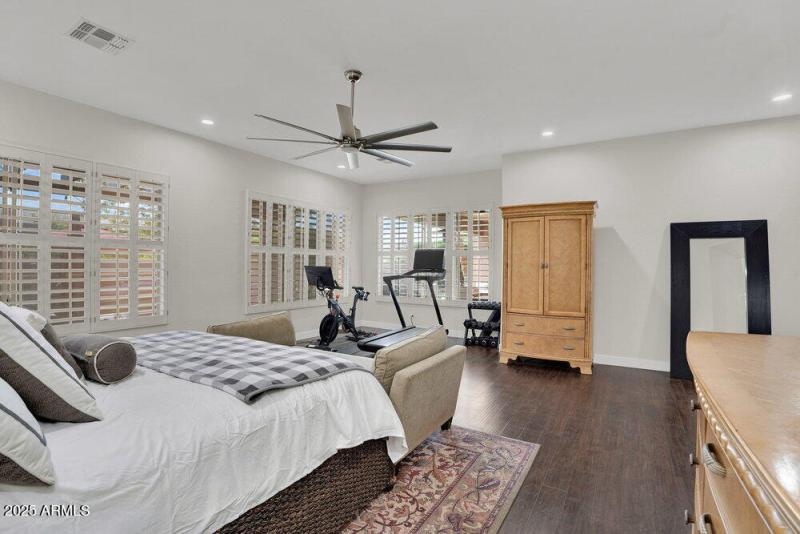 025_31-web-or-mls-2209_leo_place-29_913