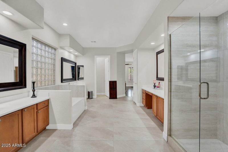 027_32-web-or-mls-2209_leo_place-38_80