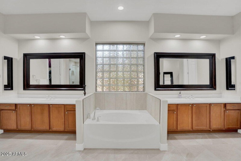 031_36-web-or-mls-2209_leo_place-31_921