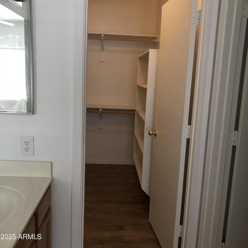 Master Bedroom Walkin Closet