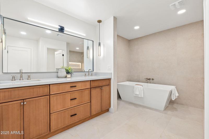 4333 E Fairmount Ave - 23