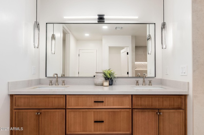 4333 E Fairmount Ave - 24