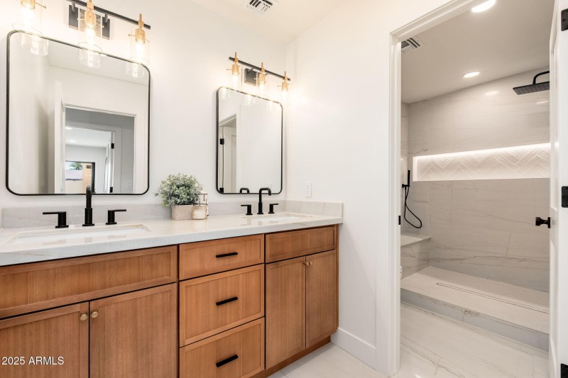 4333 E Fairmount Ave - 29