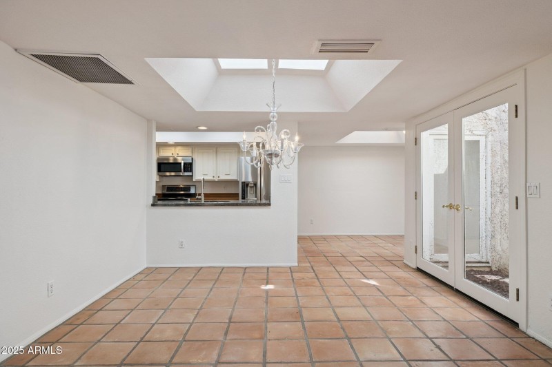 10-web-or-mls-7702-n-via-camello-del-nor